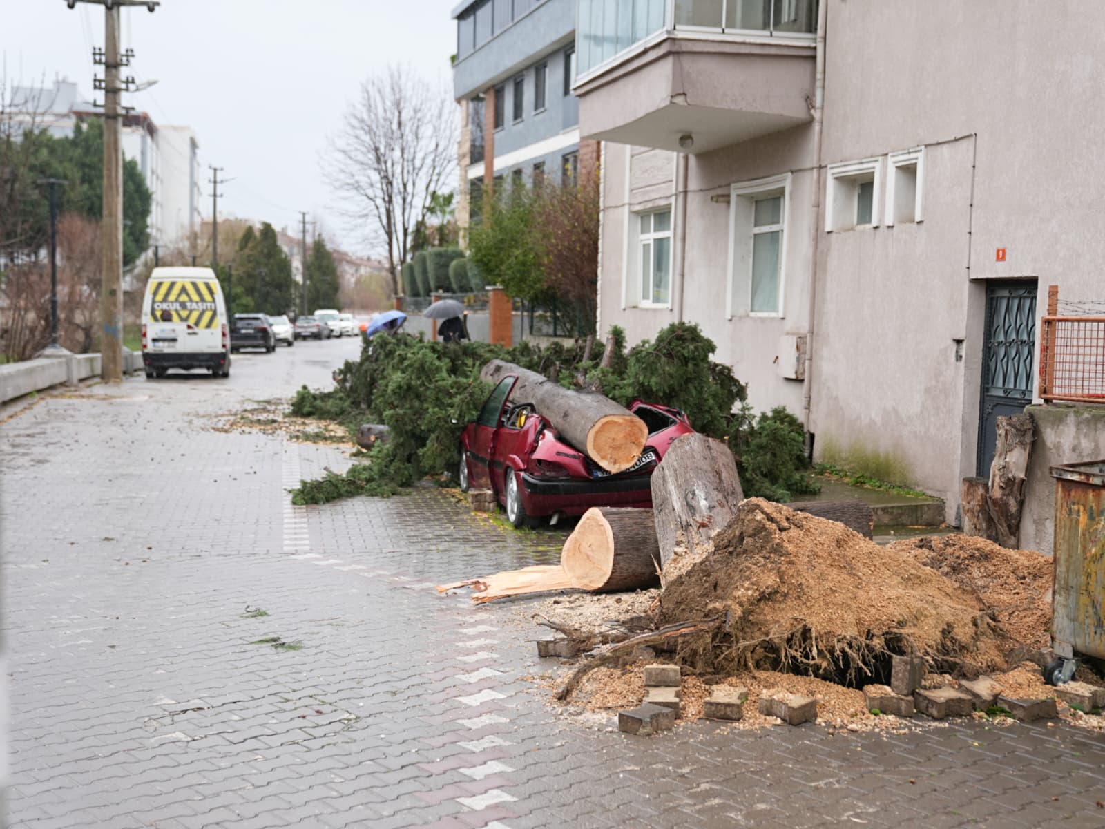 Yalova Belediyesi Fırtınaya Karşı Alarm Durumuna Geçti: 350 Olayda Anında Müdahale 7 Yalova Belediyesi Fırtınaya Karşı Alarm Durumuna Geçti: 350 Olayda Anında Müdahale
