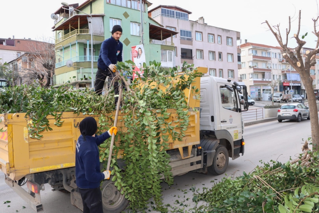 BUDAMA ÇALIŞMALARI ŞEHİT ÖMER FAYDALI CADDESİNDE DEVAM ETTİ