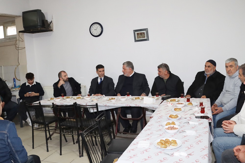 BAŞKAN GÜREL HAL ESNAFINI ZİYARET ETTİ