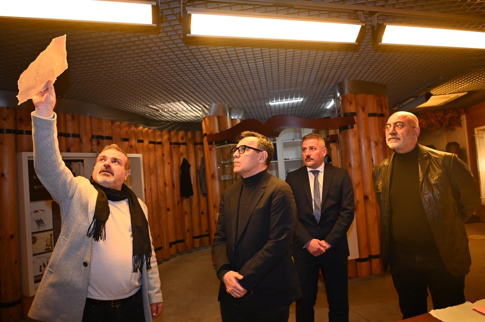 GAZETECİ DENİZ ZEYREK’TEN İBRAHİM MÜTEFERRİKA KÂĞIT MÜZESİ’NE TAM NOT