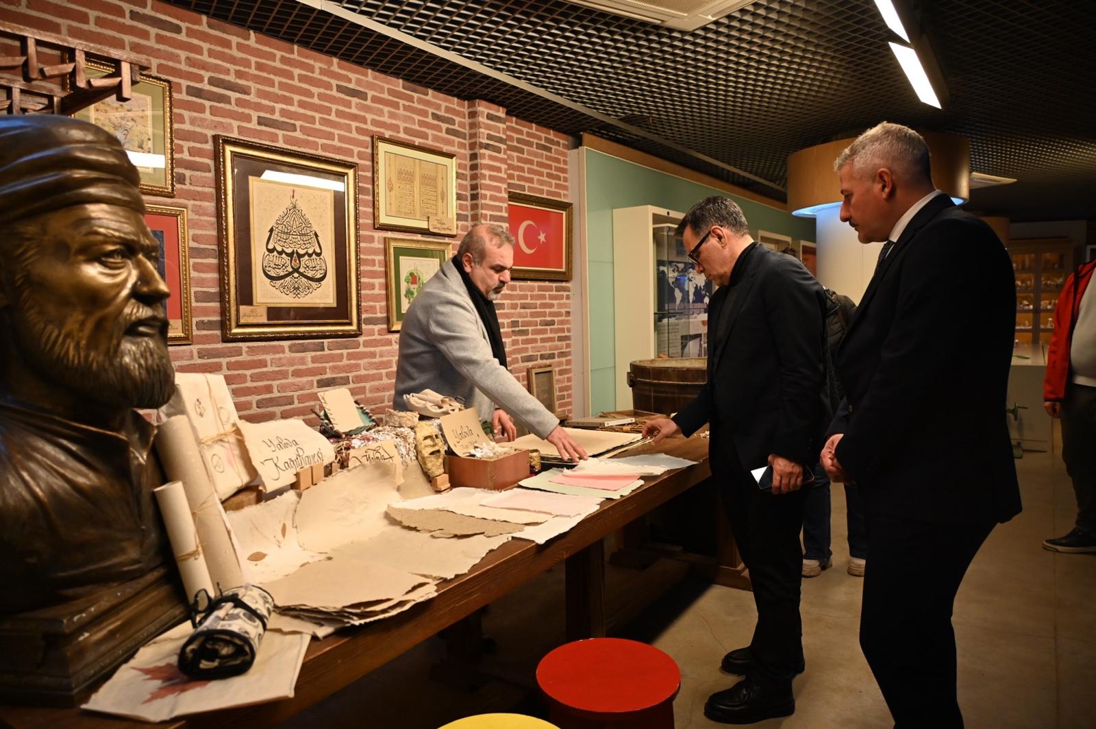 GAZETECİ DENİZ ZEYREK’TEN İBRAHİM MÜTEFERRİKA KÂĞIT MÜZESİ’NE TAM NOT