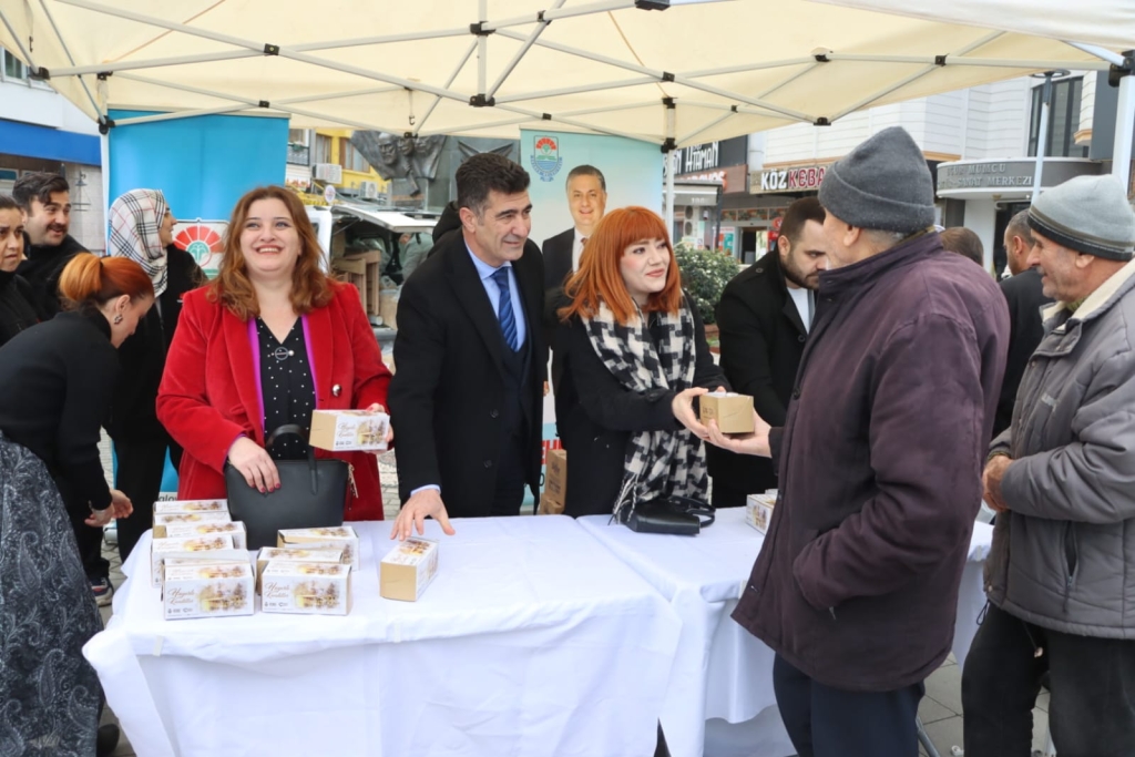 YALOVA BELEDİYESİ’NDEN KANDİL SİMİDİ VE LOKUM İKRAMI