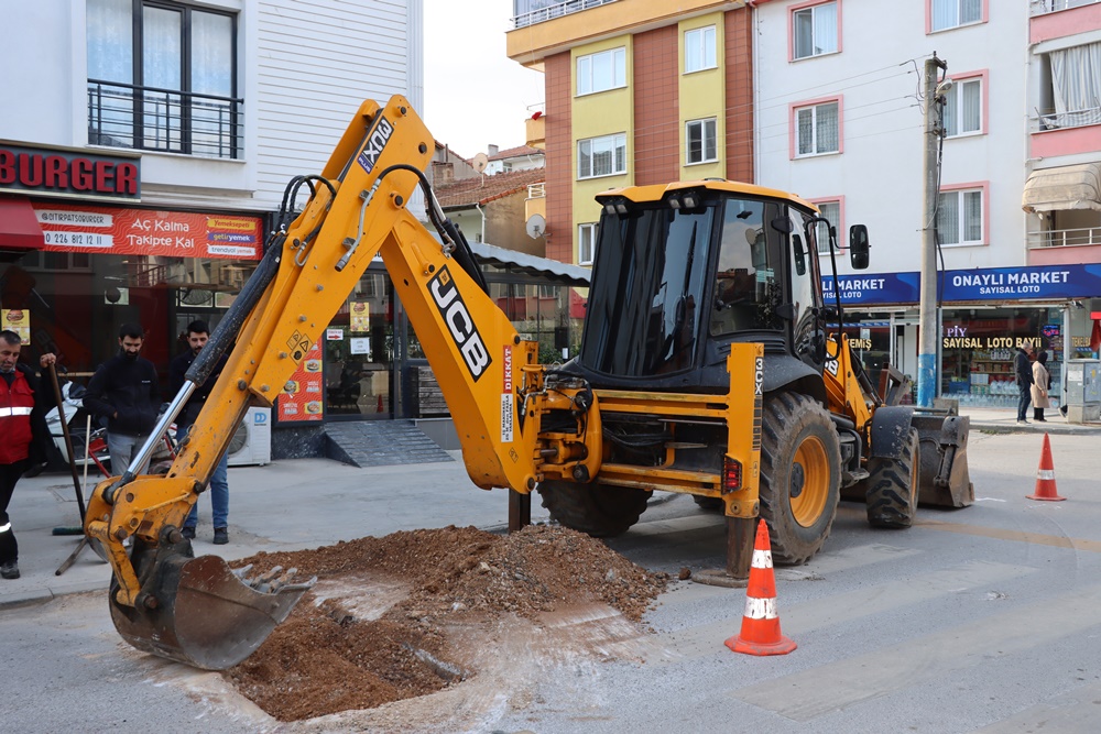 ALİ ŞENER CADDESİ’NDE ASFALT ÇALIŞMASI BAŞLATILDI 4 ALİ ŞENER CADDESİ’NDE ASFALT ÇALIŞMASI BAŞLATILDI