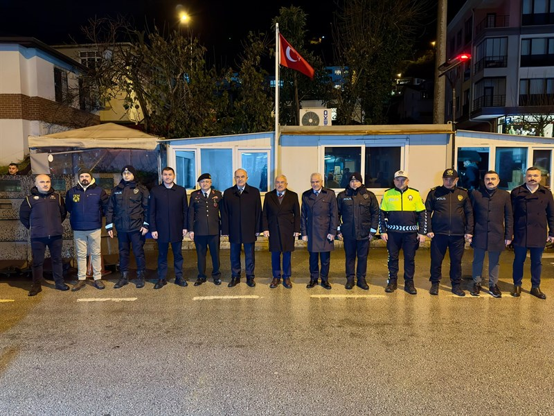 Ordu’da Protokolden Yılbaşı Mesaisi: Görev Başındaki Kamu Personeline Moral Ziyareti 4 Ordu’da Protokolden Yılbaşı Mesaisi: Görev Başındaki Kamu Personeline Moral Ziyareti