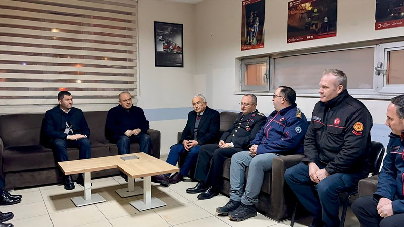 Ordu’da Protokolden Yılbaşı Mesaisi: Görev Başındaki Kamu Personeline Moral Ziyareti 11 Ordu’da Protokolden Yılbaşı Mesaisi: Görev Başındaki Kamu Personeline Moral Ziyareti