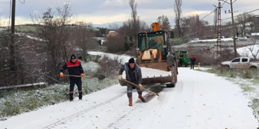 ÇİFTLİKKÖY BELEDİYESİ EKİPLERİNDEN KAR MESAİSİ