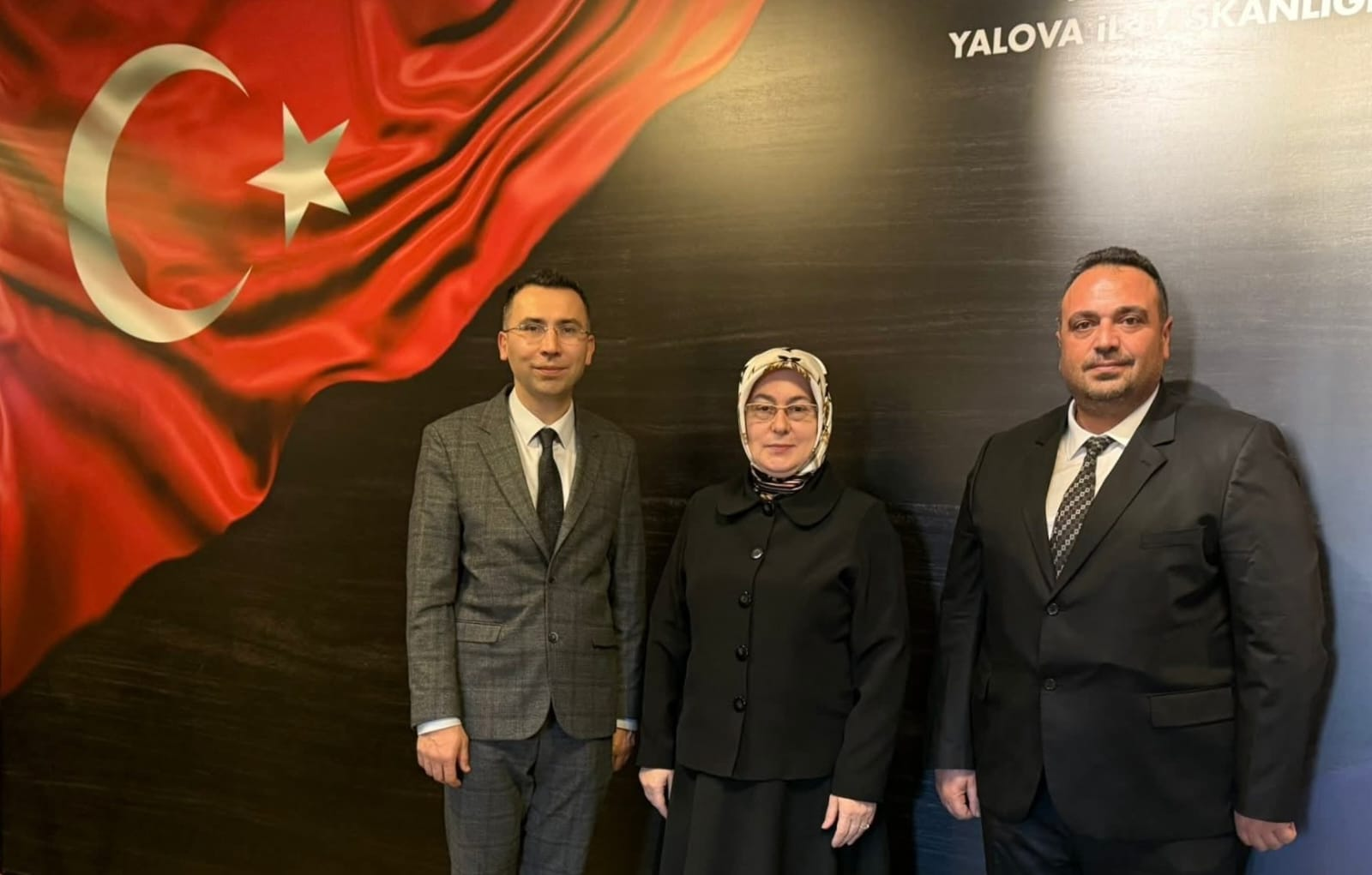 AK Parti Yalova Milletvekili Meliha Akyol Vatandaşlarla İl Başkanlığında Buluştu