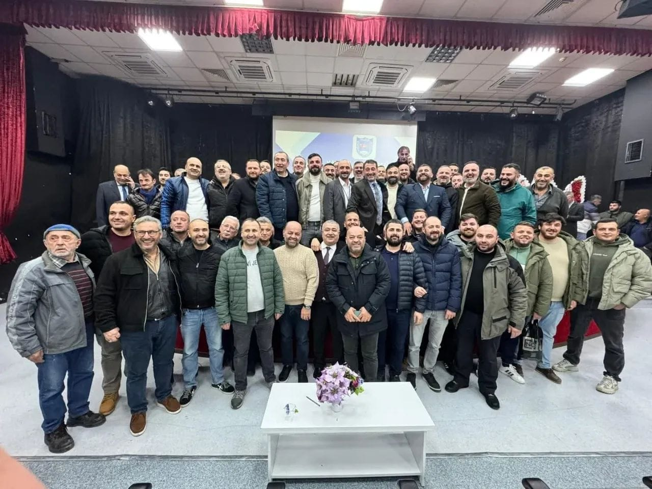 Erhan Baş Yeniden Başkan Seçildi: Yalova Minibüsçüler Odası’nda Güven Tazeledi 4 Erhan Baş Yeniden Başkan Seçildi: Yalova Minibüsçüler Odası’nda Güven Tazeledi