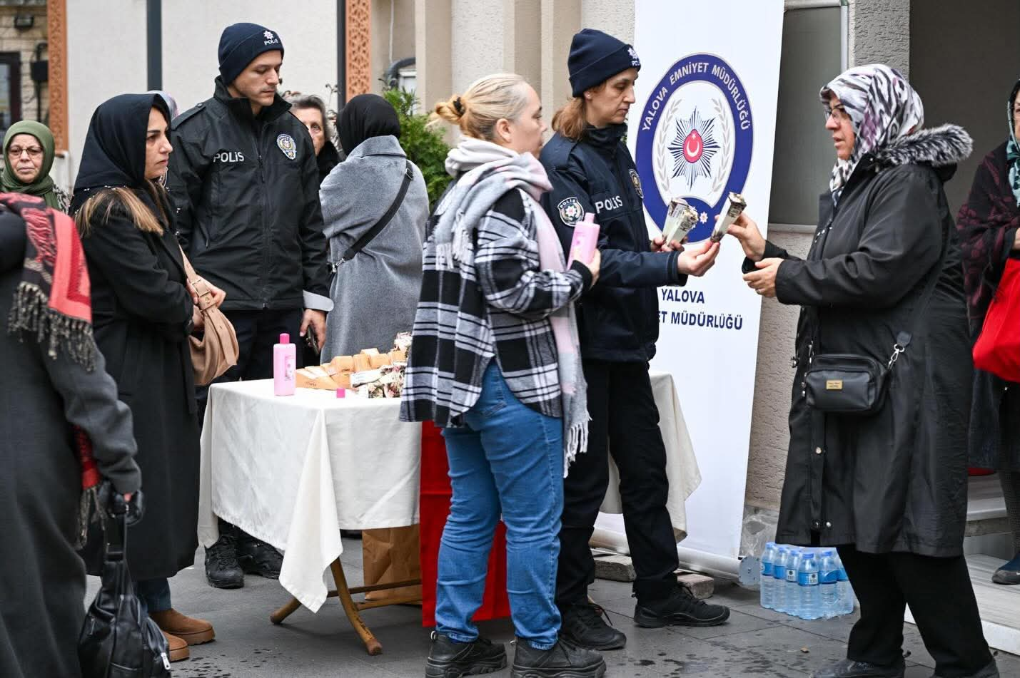 Yalova Emniyet Müdürlüğü’nden Şehit Polisler İçin Anlamlı Mevlid-i Şerif Programı 5 Yalova Emniyet Müdürlüğü’nden Şehit Polisler İçin Anlamlı Mevlid-i Şerif Programı