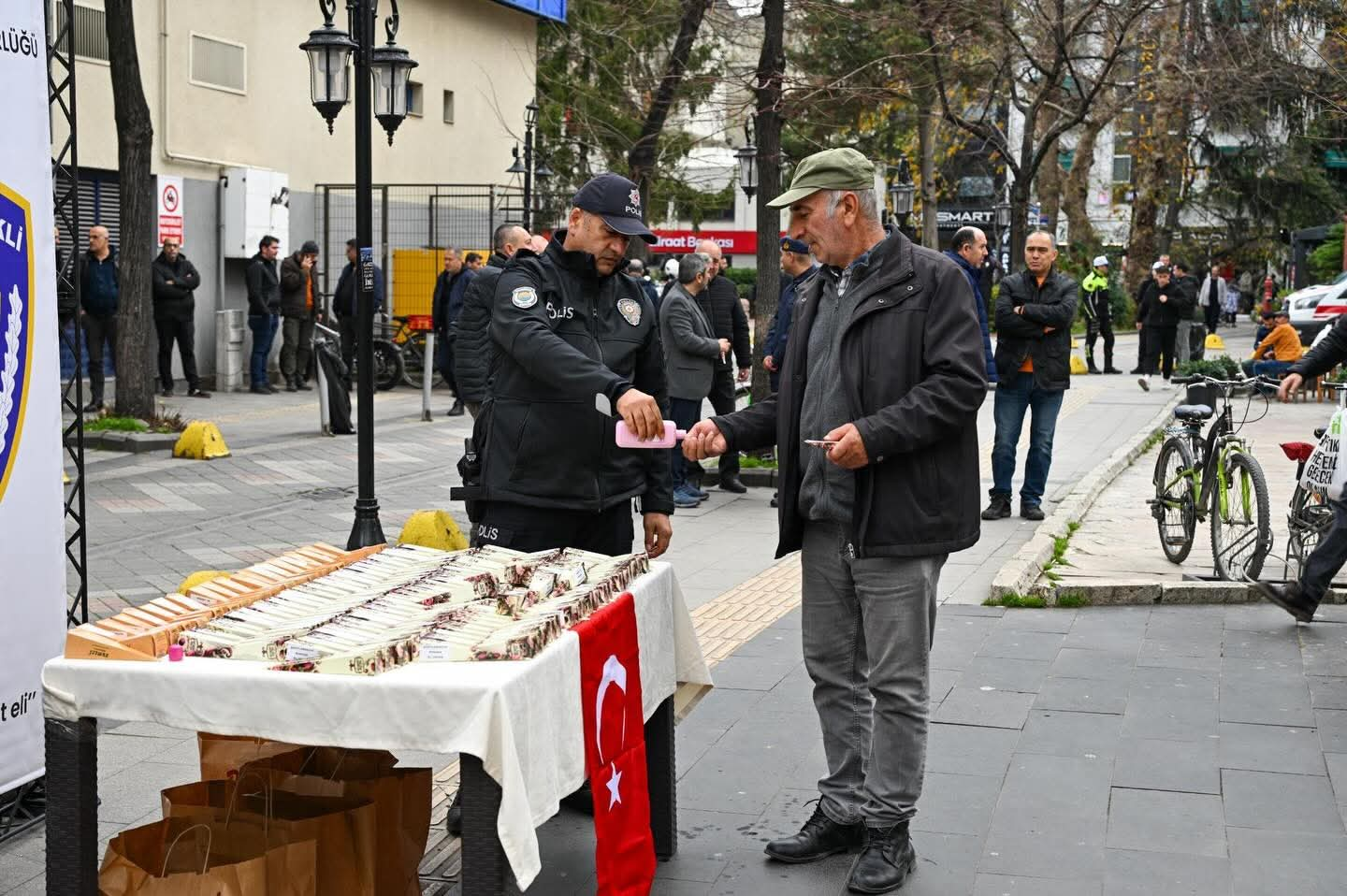 Yalova Emniyet Müdürlüğü’nden Şehit Polisler İçin Anlamlı Mevlid-i Şerif Programı 6 Yalova Emniyet Müdürlüğü’nden Şehit Polisler İçin Anlamlı Mevlid-i Şerif Programı