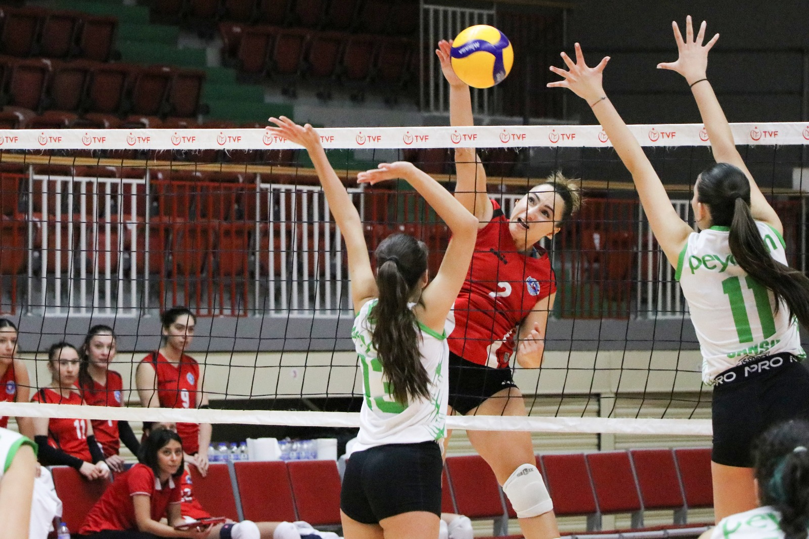 ÇİFTLİKKÖY’ÜN SULTANLARI PEYMANSPOR’A ŞANS VERMEDİ (3-0)