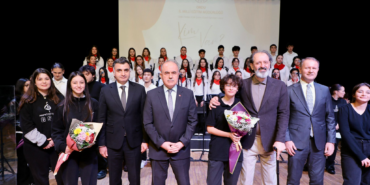 VALİ MUAMMER EROL, “KİM VAR?” SANAT ETKİNLİĞİNDE GENÇ YETENEKLERLE BULUŞTU