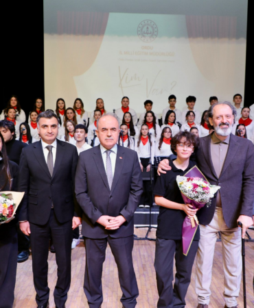 VALİ MUAMMER EROL, “KİM VAR?” SANAT ETKİNLİĞİNDE GENÇ YETENEKLERLE BULUŞTU