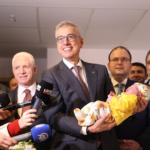 SAĞLIK BAKANI MEMİŞOĞLU’NDAN YENİ YILIN İLK BEBEKLERİNE ANLAMLI ZİYARET