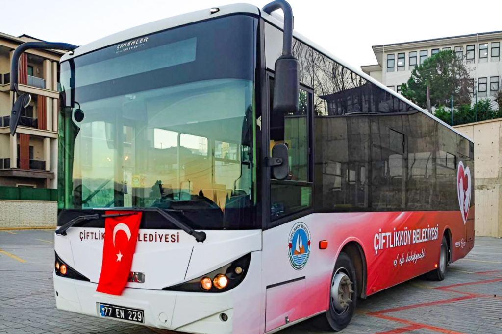 ÇİFTLİKKÖY BELEDİYE OTOBÜSLERİ YENİ TASARIMIYLA HİZMETE GİRDİ