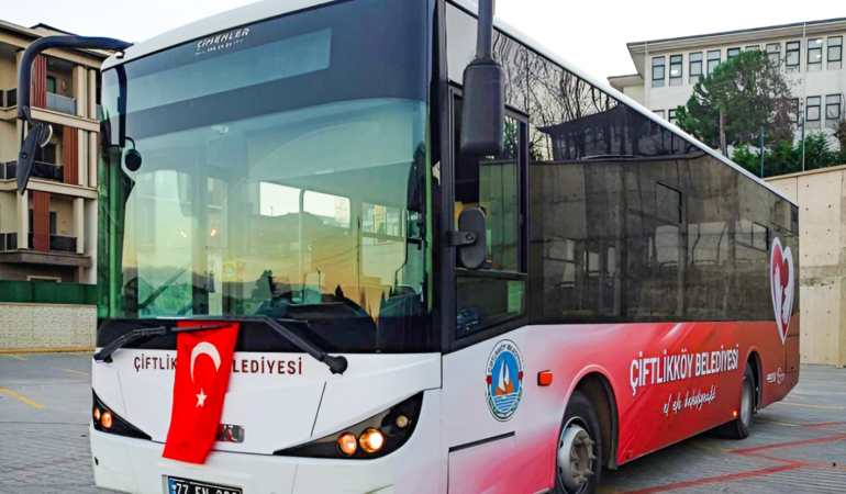 ÇİFTLİKKÖY BELEDİYE OTOBÜSLERİ YENİ TASARIMIYLA HİZMETE GİRDİ