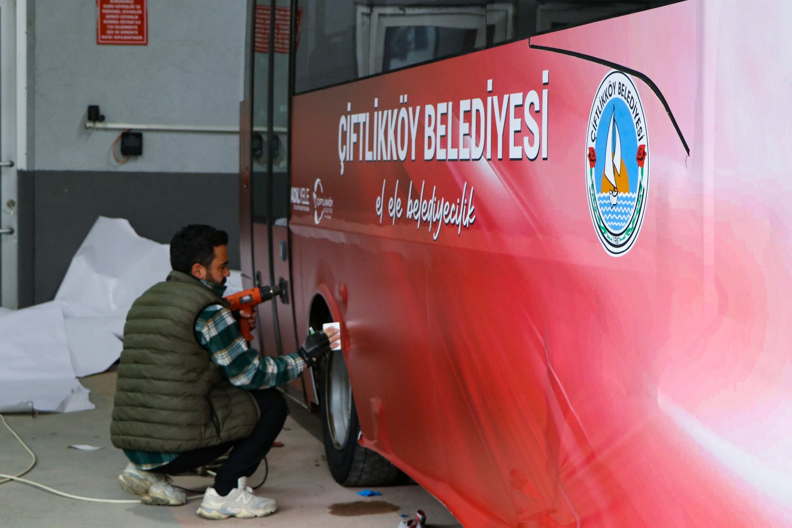 ÇİFTLİKKÖY BELEDİYE OTOBÜSLERİ YENİ TASARIMIYLA HİZMETE GİRDİ