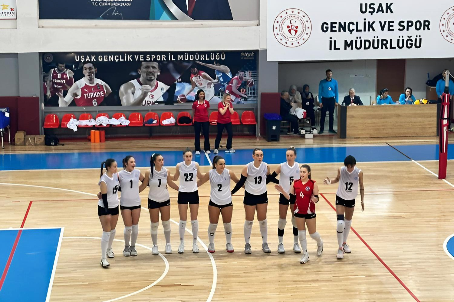 ÇİFTLİKKÖY’ÜN SULTANLARI UŞAK’TAN ŞEN DÖNDÜ (3-0) 1 ÇİFTLİKKÖY’ÜN SULTANLARI UŞAK’TAN ŞEN DÖNDÜ (3-0)