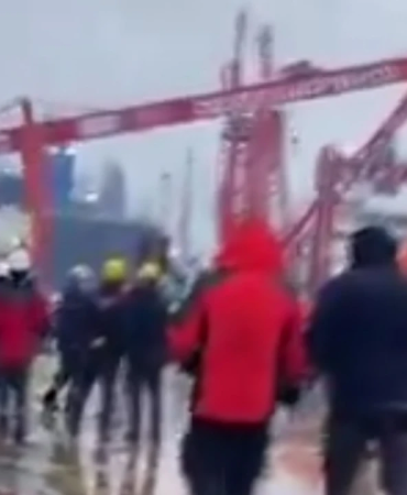 Yalova’da Şiddetli Fırtına Hayatı Durdurdu: Feribot Seferleri İptal, Trafiğe Kapsamlı Yasak