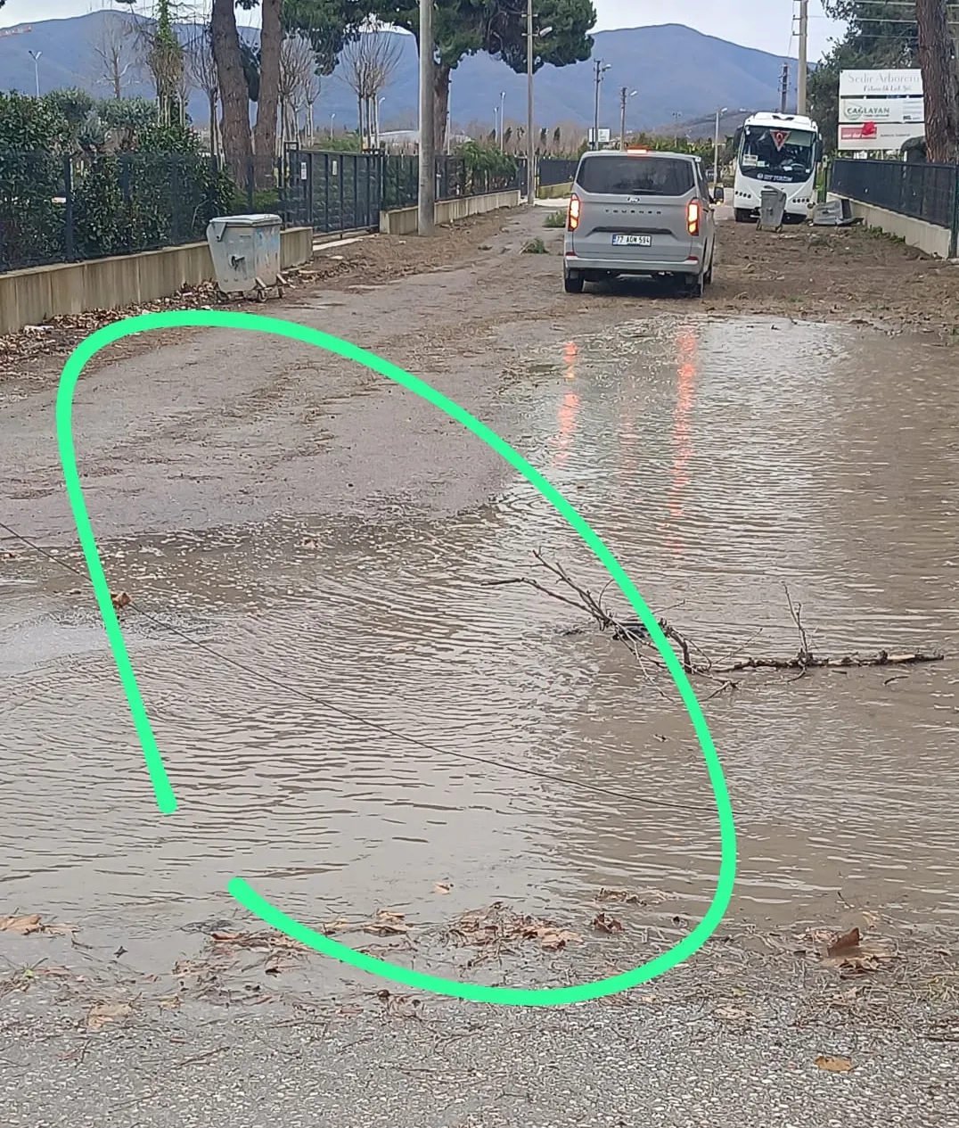 Yalova’da Şiddetli Fırtına Hayatı Durdurdu: Feribot Seferleri İptal, Trafiğe Kapsamlı Yasak 6 Yalova’da Şiddetli Fırtına Hayatı Durdurdu: Feribot Seferleri İptal, Trafiğe Kapsamlı Yasak