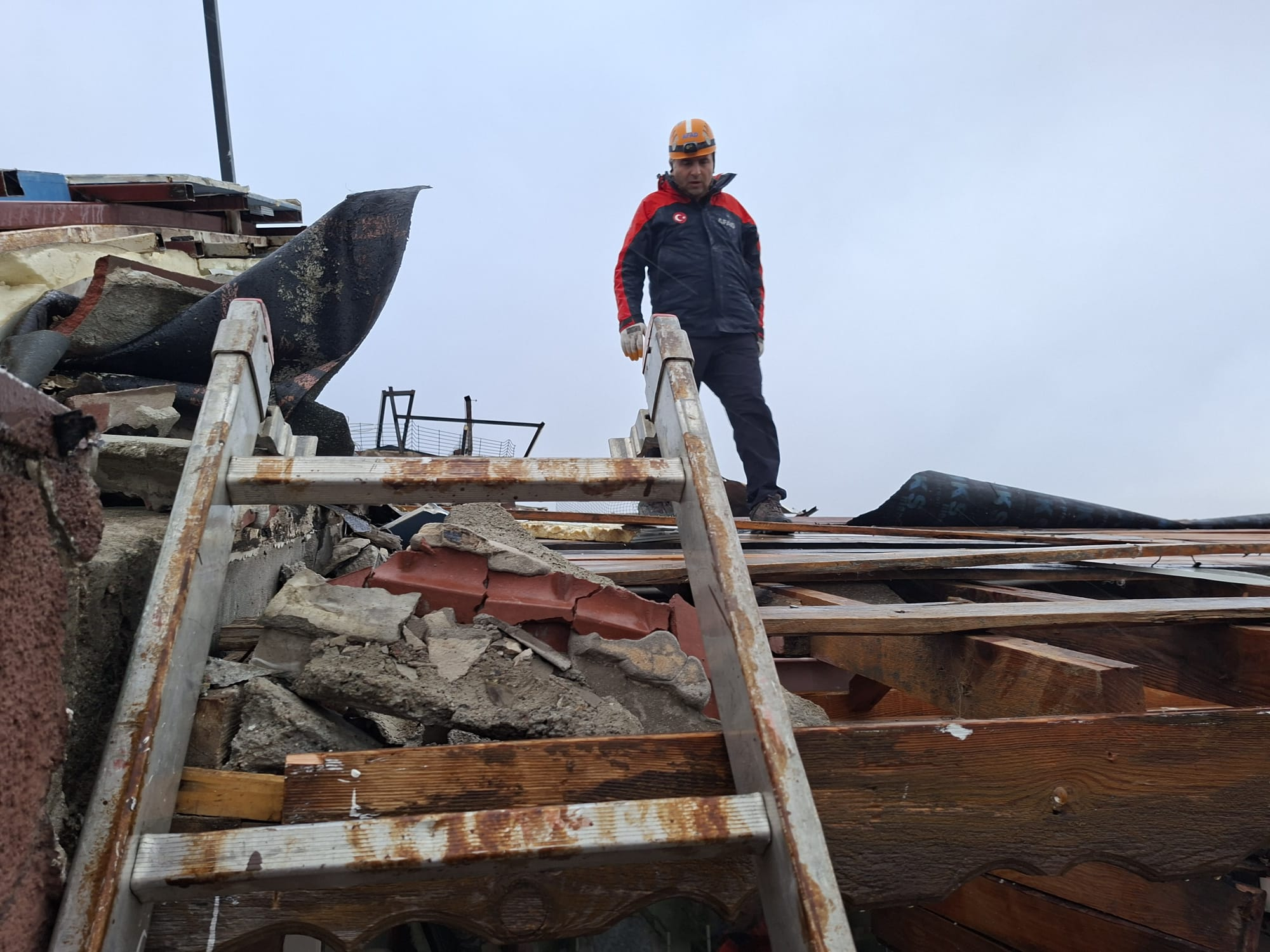 Yalova’da Şiddetli Fırtına Hayatı Olumsuz Etkiledi: 76 İhbar, TAMP Devrede 7 Yalova’da Şiddetli Fırtına Hayatı Olumsuz Etkiledi: 76 İhbar, TAMP Devrede