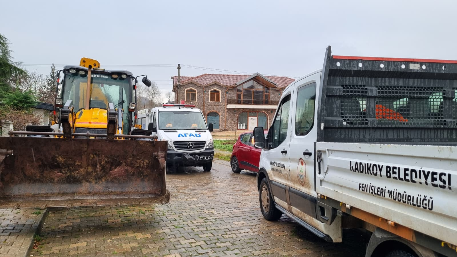 Yalova’da Şiddetli Fırtına Hayatı Olumsuz Etkiledi: 76 İhbar, TAMP Devrede 5 Yalova’da Şiddetli Fırtına Hayatı Olumsuz Etkiledi: 76 İhbar, TAMP Devrede