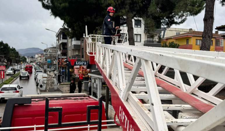 ÇİFTLİKKÖY BELEDİYESİ FIRTINAYA KARŞI TEYAKKUZDA