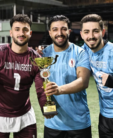 ŞAMPİYON YALOVA ÜNİVERSİTESİ! FUTBOL TAKIMI SÜPER AMATÖR KÜME’DE