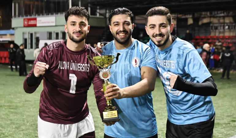 ŞAMPİYON YALOVA ÜNİVERSİTESİ! FUTBOL TAKIMI SÜPER AMATÖR KÜME’DE