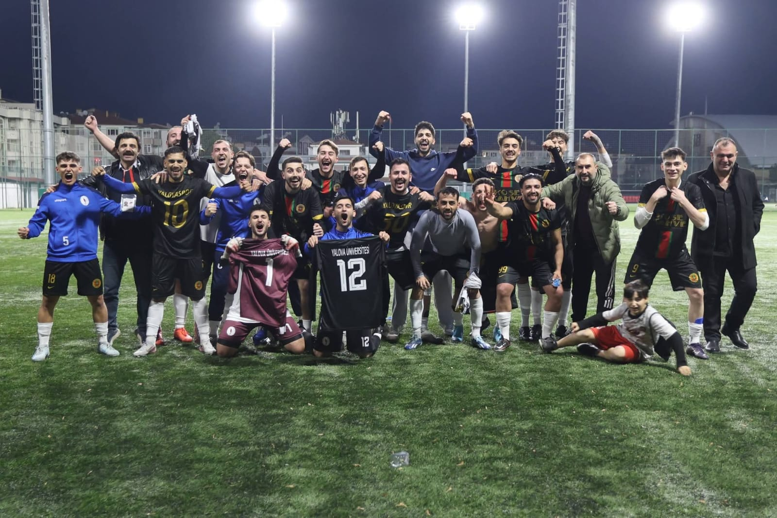 ŞAMPİYON YALOVA ÜNİVERSİTESİ! FUTBOL TAKIMI SÜPER AMATÖR KÜME’DE 4 ŞAMPİYON YALOVA ÜNİVERSİTESİ! FUTBOL TAKIMI SÜPER AMATÖR KÜME’DE