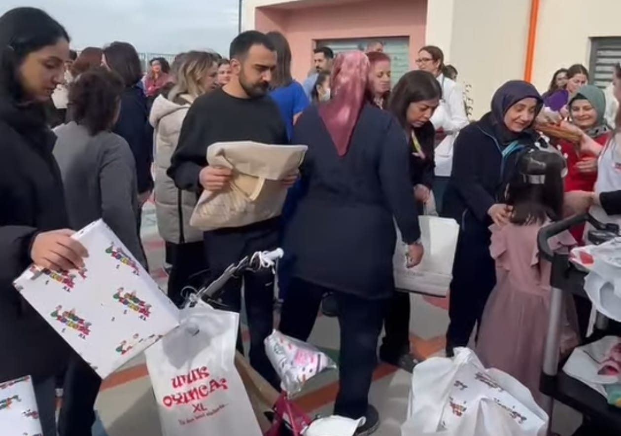 Yalova Eğitim ve Araştırma Hastanesi’nde Şefkatin ve Dayanışmanın En Güzel Hali 11 Yalova Eğitim ve Araştırma Hastanesi’nde Şefkatin ve Dayanışmanın En Güzel Hali