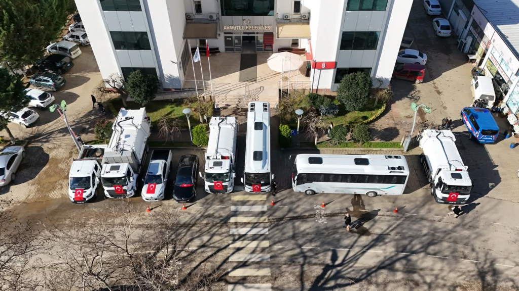 Hem Temizlik Hem Ulaşım Güçleniyor: Armutlu Belediyesi Araç Filosunu Yeniledi
