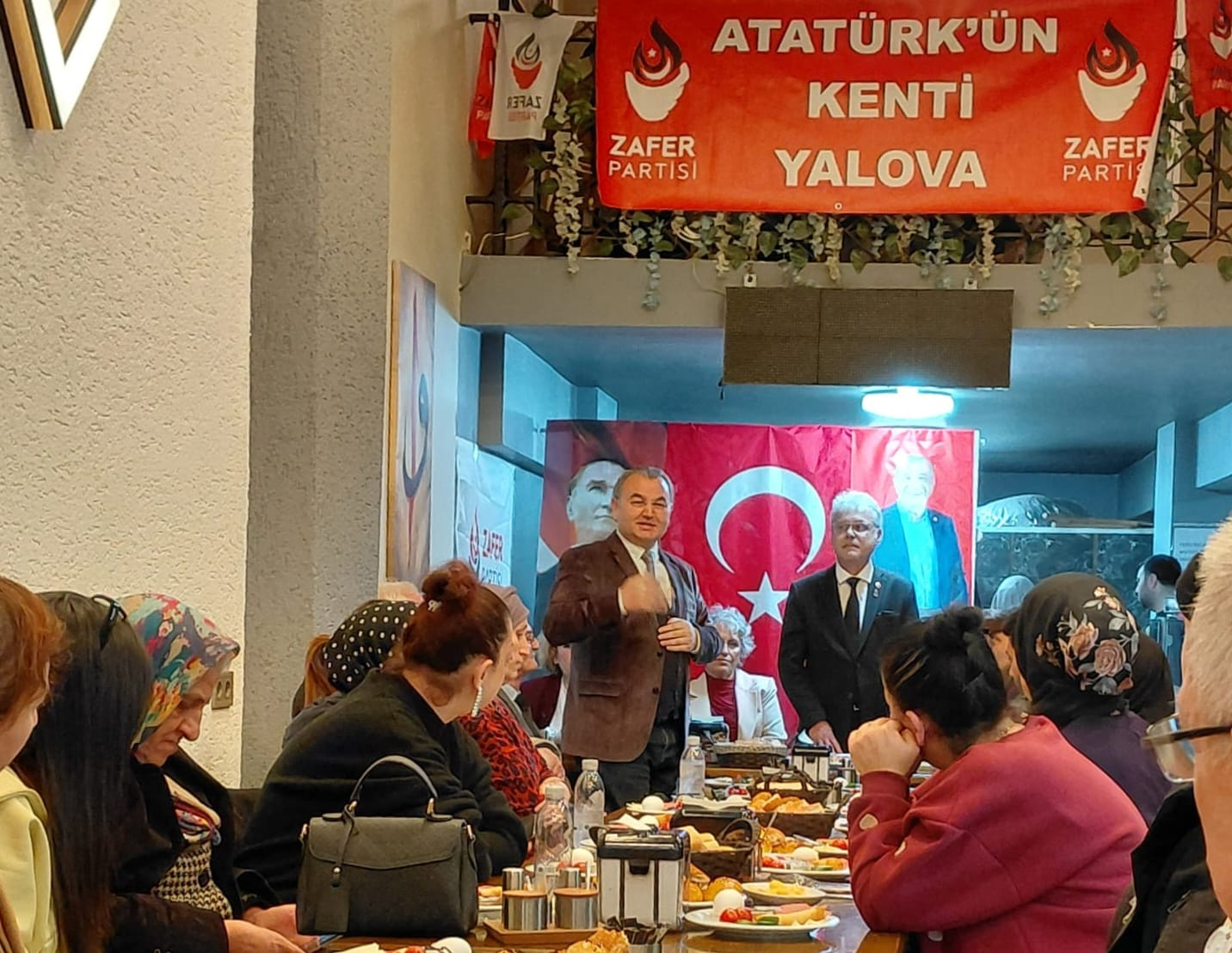 Zafer Partisi Yalova Teşkilatına Rekor Katılım: Siyasi Duayenler Aynı Çatıda Buluştu