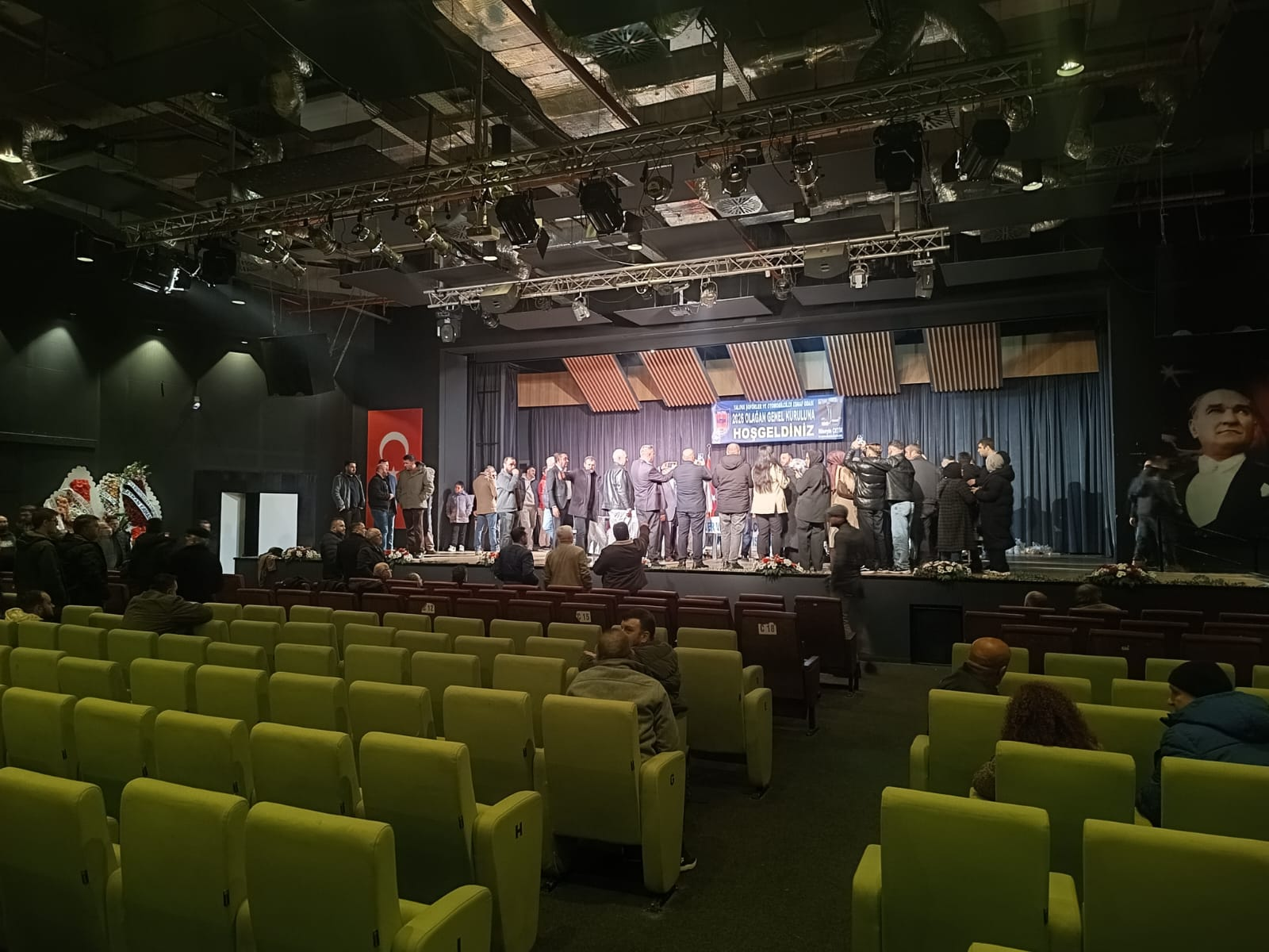 Yalova Şoförler ve Otomobilciler Esnaf Odası’nda Seçim Heyecanı: Hüseyin Çetin Güven Tazeledi 4 Yalova Şoförler ve Otomobilciler Esnaf Odası’nda Seçim Heyecanı: Hüseyin Çetin Güven Tazeledi