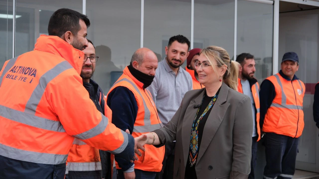 Altınova’da Temizlik Seferberliği Güçleniyor: 500 Yeni Konteyner, Yeni Araçlar Hizmete Alındı