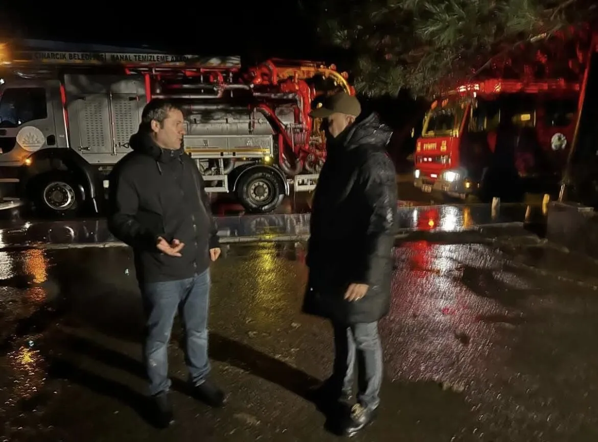 Gece Boyu Süren Sağanakta Belediyeden Hızlı Müdahale: Başkan Avni Kurt Sahada