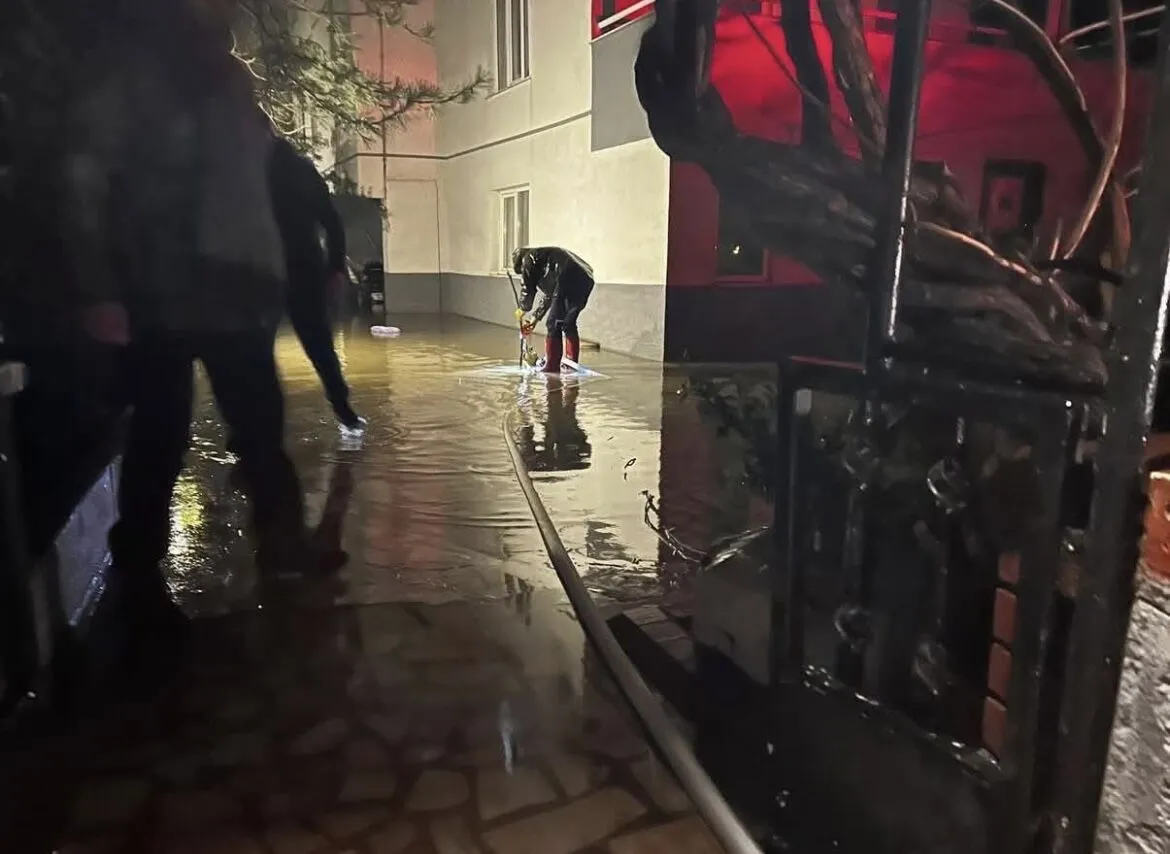 Gece Boyu Süren Sağanakta Belediyeden Hızlı Müdahale: Başkan Avni Kurt Sahada