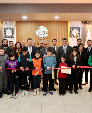 VALİ MUAMMER EROL, “DİLİMİZİN ZENGİNLİKLERİ” AFİŞ YARIŞMASI SERGİ VE ÖDÜL TÖRENİNE KATILDI