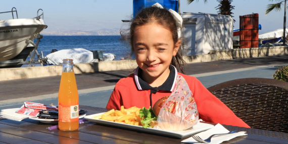 ÇİFTLİKKÖY BELEDİYESİ’NDEN ÖĞRENCİLERE YARIYIL TATİLİ HEDİYESİ