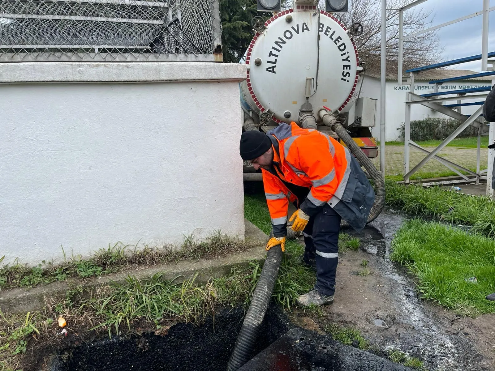 Altınova’da Hizmet Atağı Hız Kesmeden Sürüyor: Belediye Ekipleri Dört Koldan Sahada