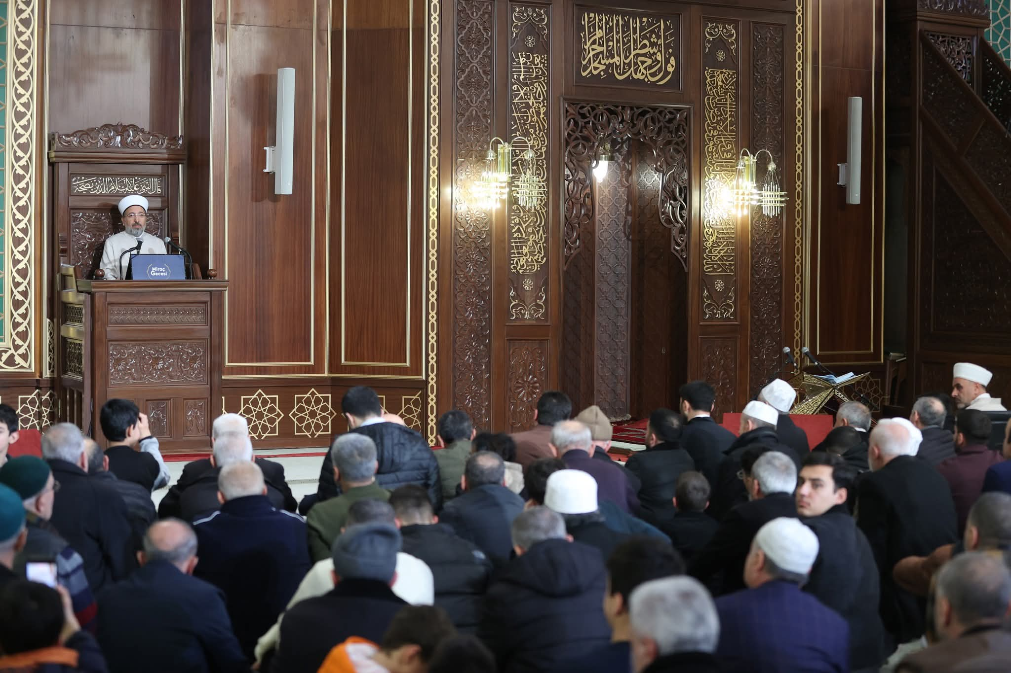 Miraç Gecesi tüm yurtta dualarla idrak edildi