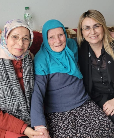 Altınova’da Gönüllere Dokunan Vefa Ziyaretleri: Başkan Yasemin Fazlaca’dan Büyüklerimize Anlamlı Buluşmalar