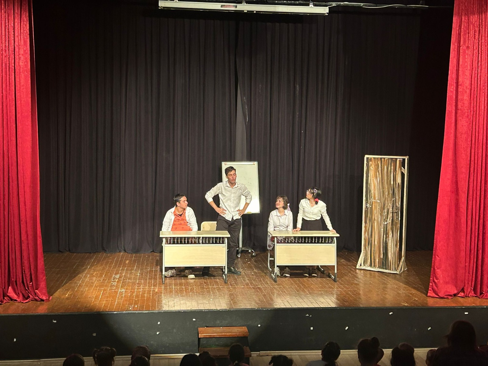 ÇİFTLİKKÖY BELEDİYESİ’NDEN ÇOCUKLARA MASAL GİBİ TİYATRO ŞÖLENİ