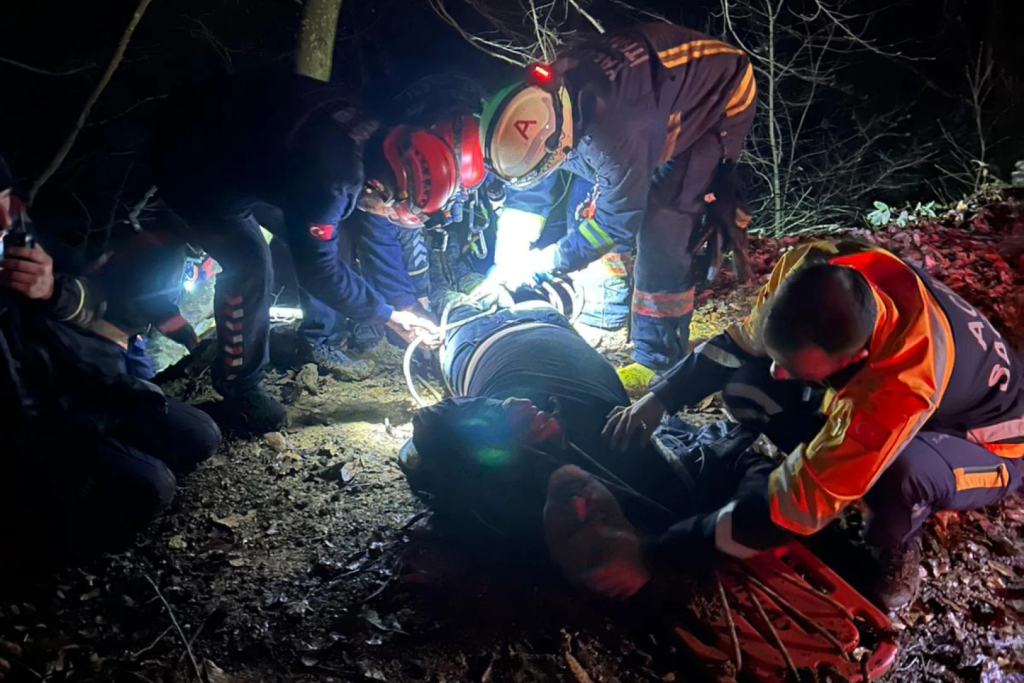 ÇİFTLİKKÖY İTFAİYESİ’NDEN GECEYARISI KURTARMA OPERASYONU