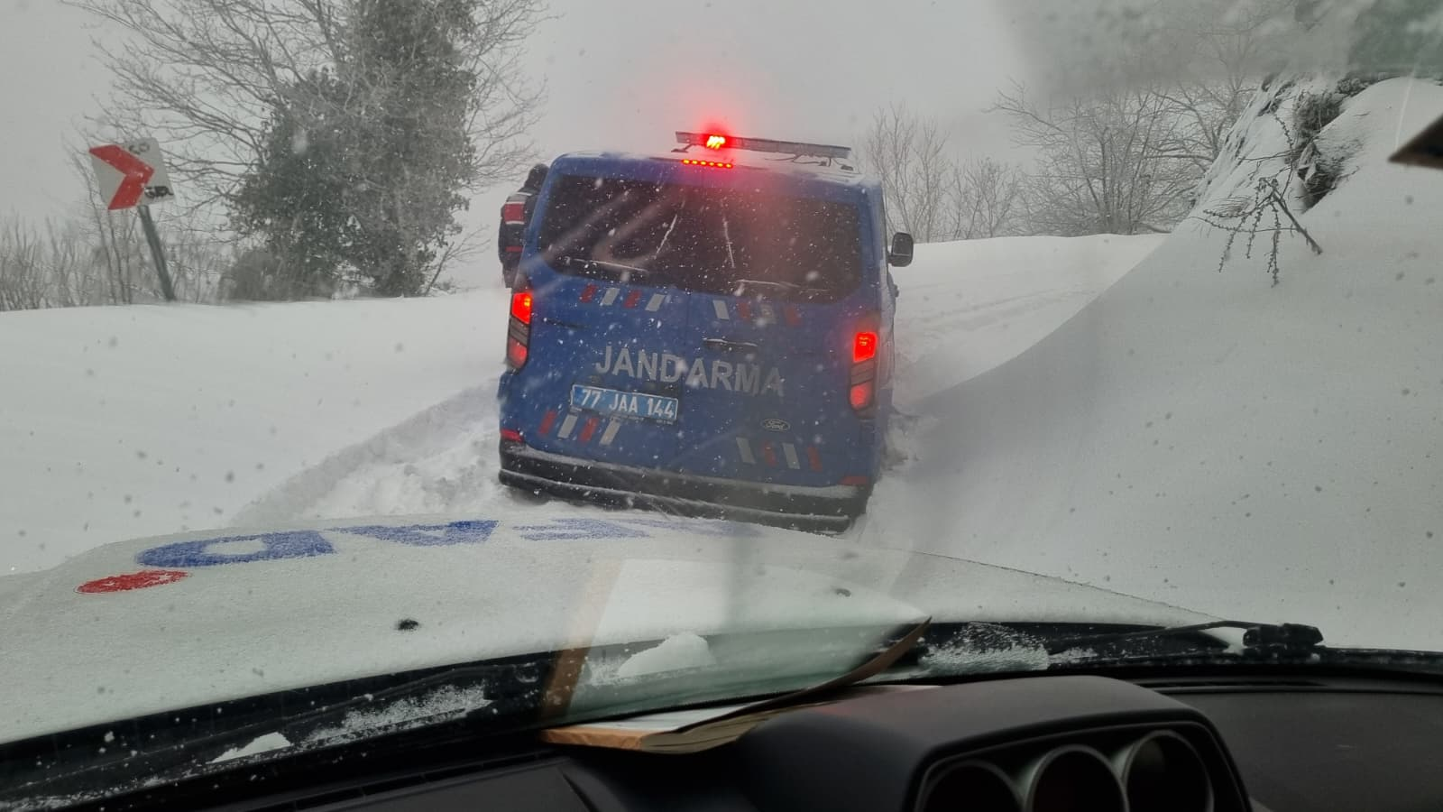 Teşvikiye Delmece Yaylası’nda Kar ve Tipiye Rağmen Zamanla Yarış: 1’i Çocuk 5 Vatandaş Kurtarıldı