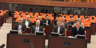 EMEKLİLER İKTİDAR YÜZÜNDEN CAN ÇEKİŞİYOR