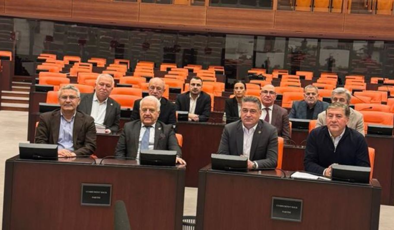 EMEKLİLER İKTİDAR YÜZÜNDEN CAN ÇEKİŞİYOR