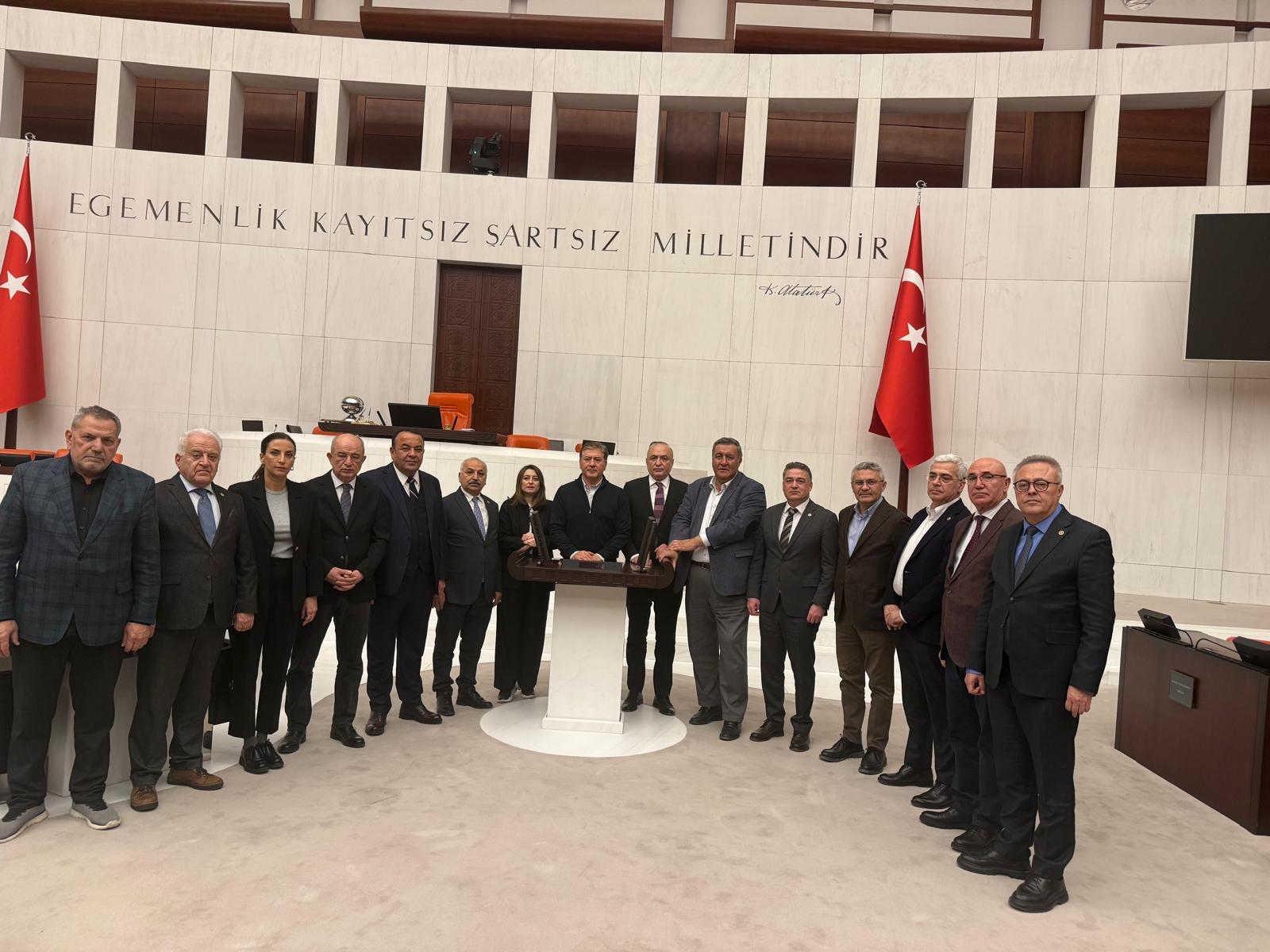 EMEKLİLER İKTİDAR YÜZÜNDEN CAN ÇEKİŞİYOR