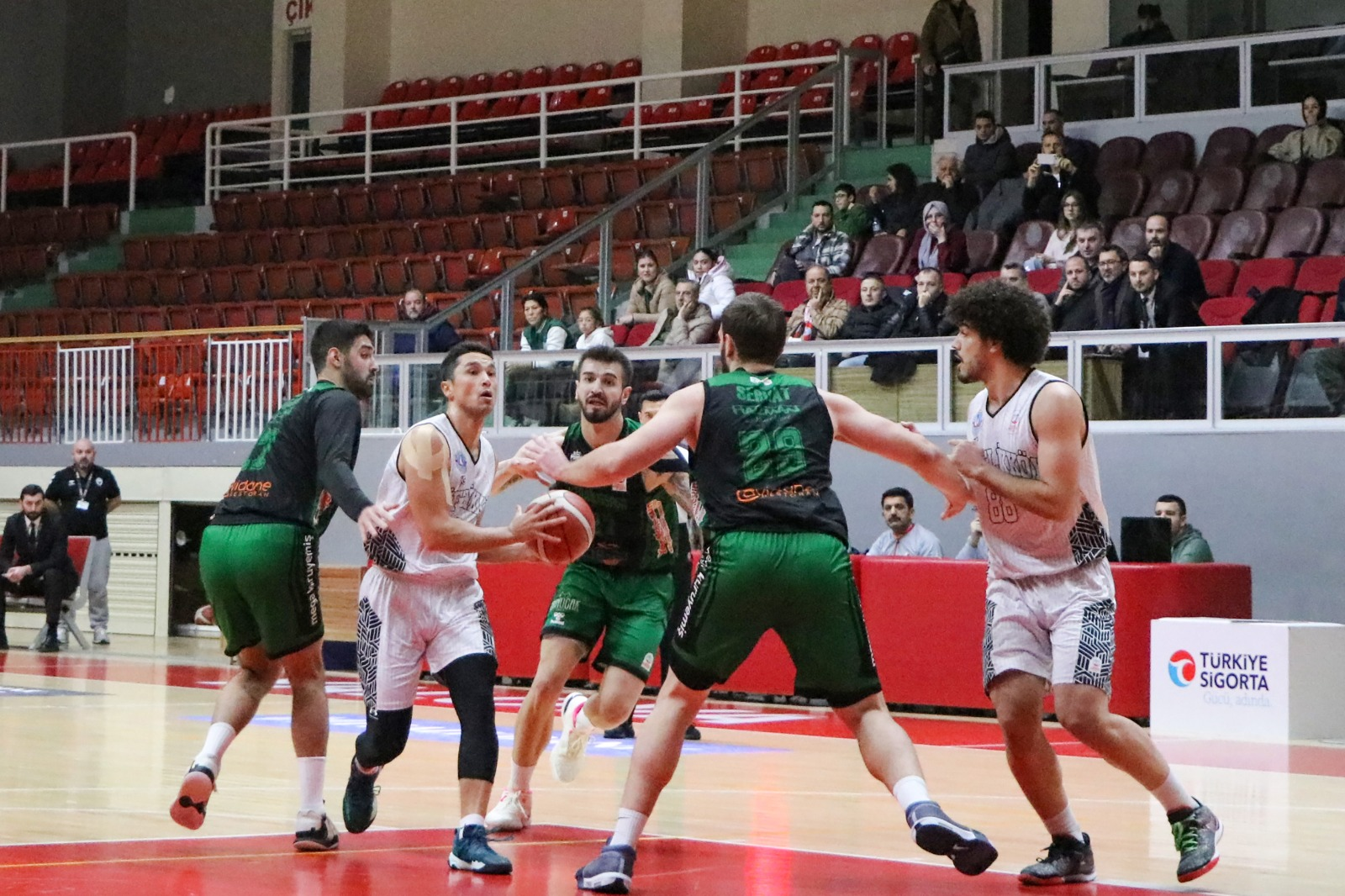 ÇİFTLİKKÖY BELEDİYE, KERASUS’U UZATMADA DEVİRDİ (80-77)