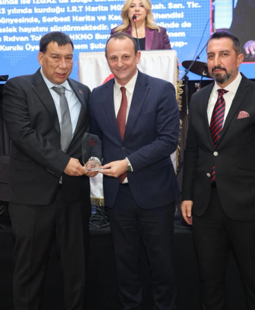 BAŞKAN YELE’YE MESLEKTE 25. YIL ONURU